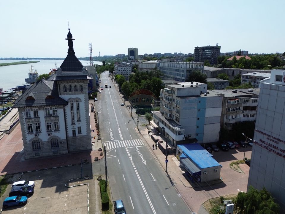 Apartament de vânzare Galați, 6 camere, Faleză - locuință sau birouri