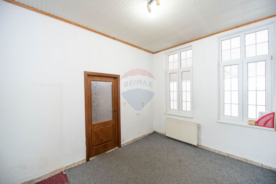 Vila interbelica cu 6 camere de vanzare, 99 mpu, Parc Cismigiu