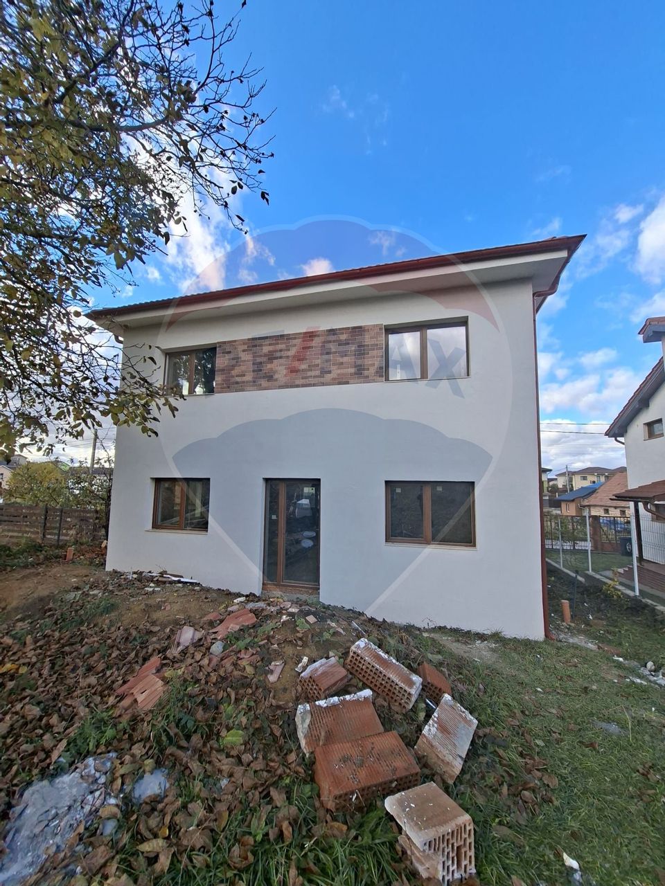 COMISION 0% Casă cu 4 camere de vânzare în Dezmir, 700 mp de teren