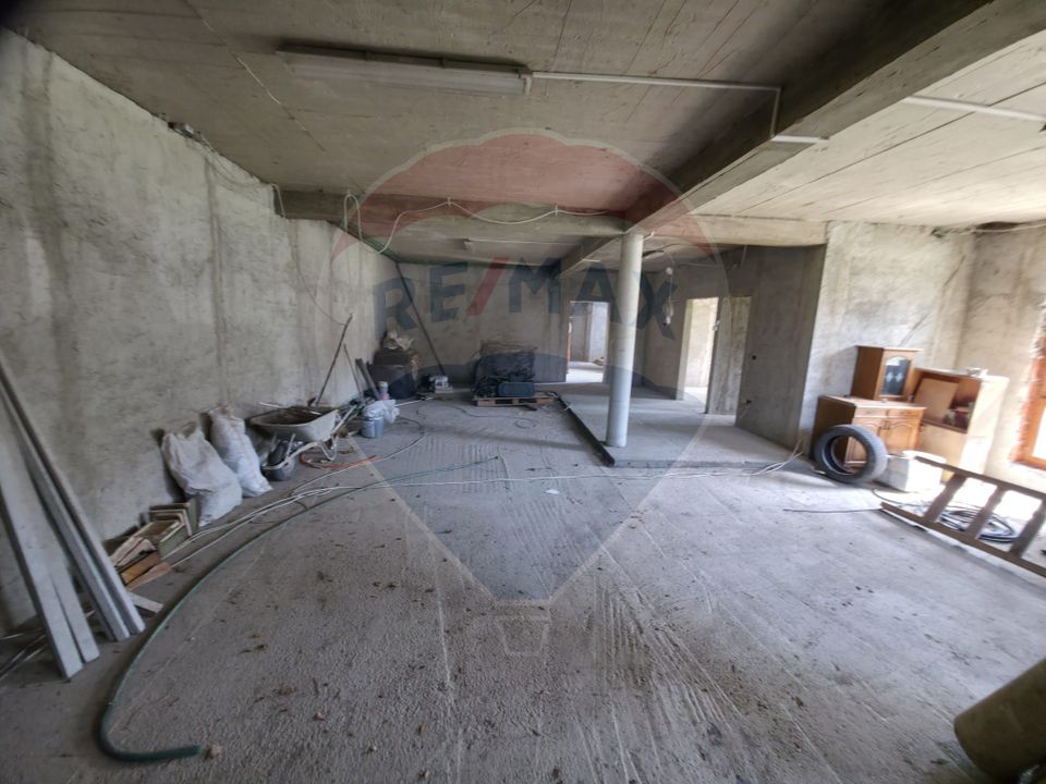 Teren intravilan + casă la roșu de vânzare – Vădurele, jud. Neamț