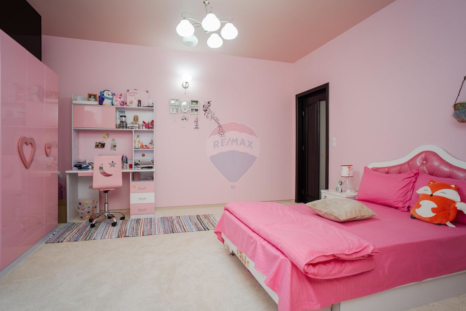 0% Comision - VILA de LUX de vânzare – Cu iaz natural