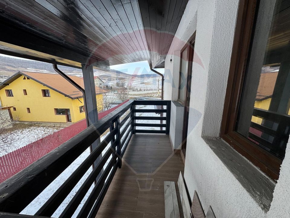 8 room House / Villa for sale, Darmanesti area