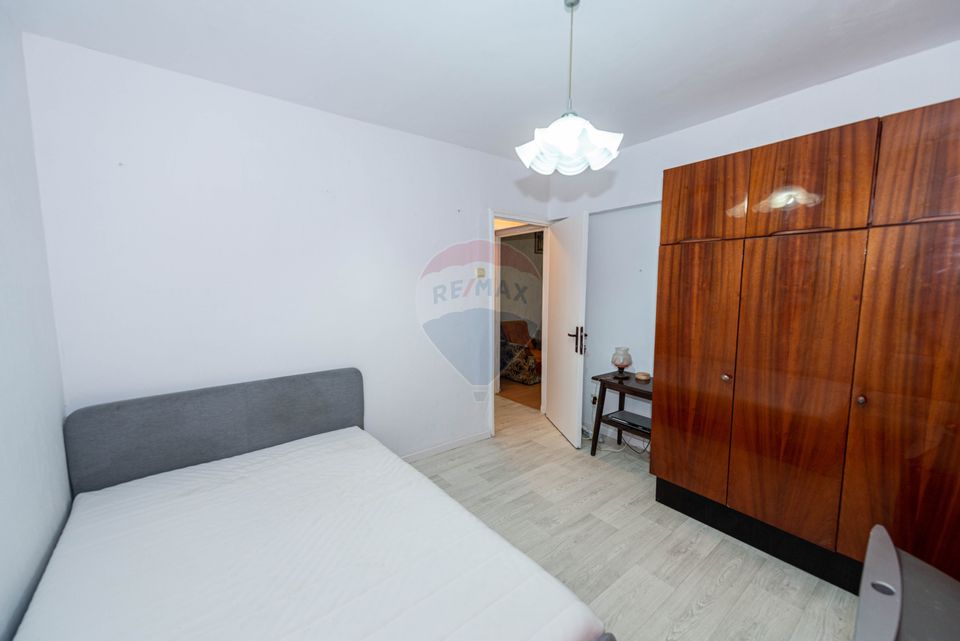 Apartament 4 camere, de vanzare, etaj 2, langa metrou Crangasi