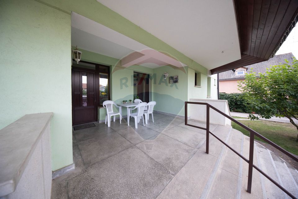 Casă elegantă în cea mai bună zonă din Cristian – COMISION 0%