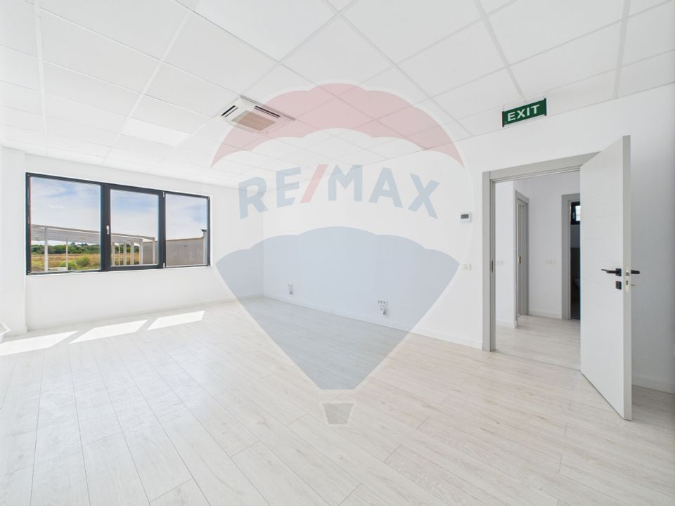 Hala spațiu industrial de vanzare