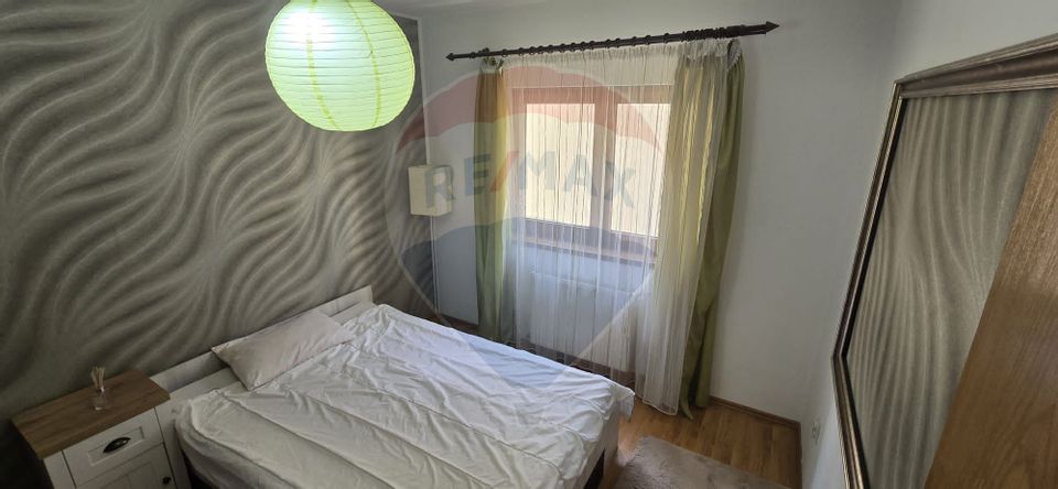 Apartament cu 3 camere de vânzare în zona Strand