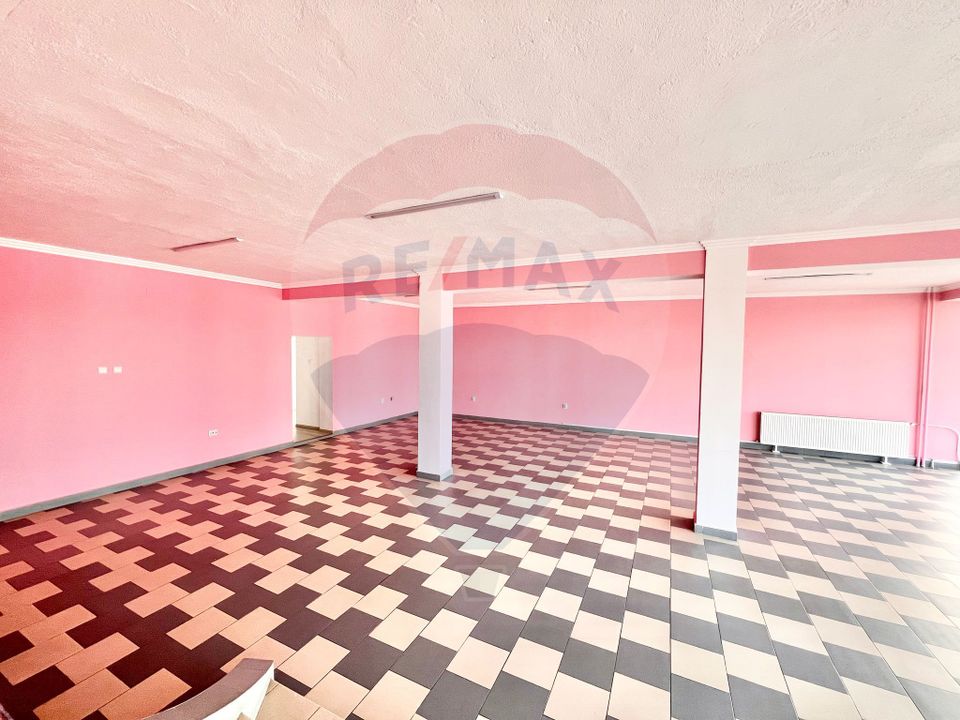 175sq.m Commercial Space for rent, Decebal area