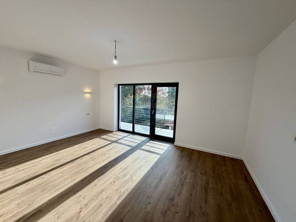 Casă / Vilă cu 4 camere de vânzare în zona Nord