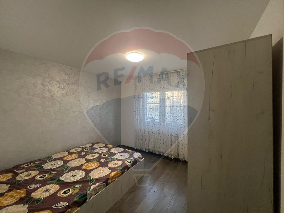 Apartament cu 3 camere de vânzare în zona Narcisa