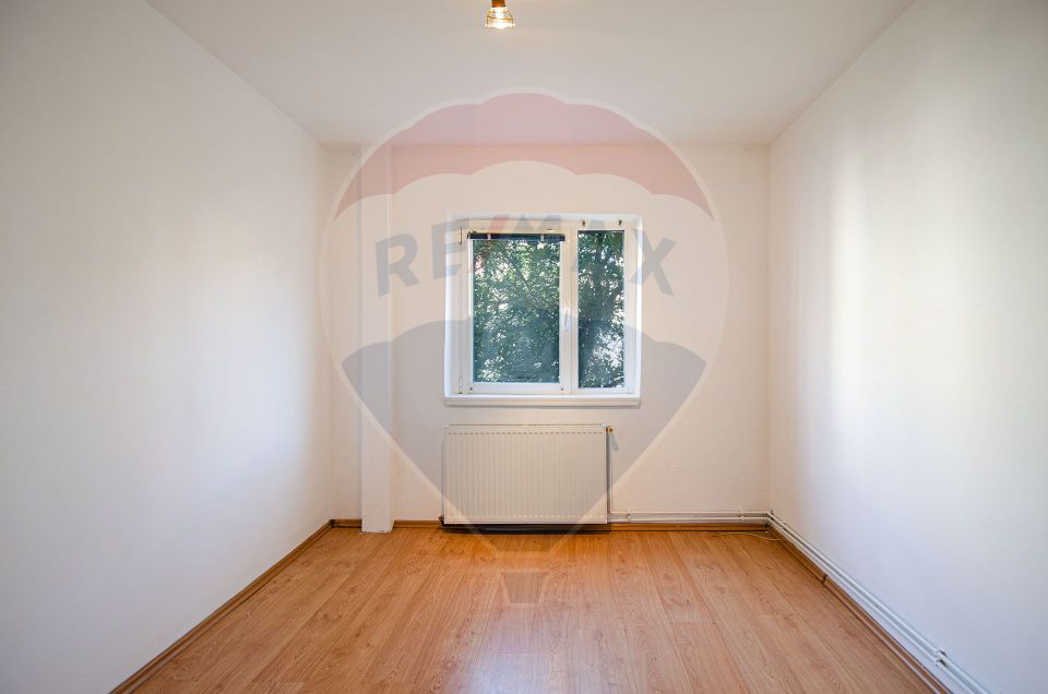 Apartament cu 4 camere de vânzare în zona Steaua