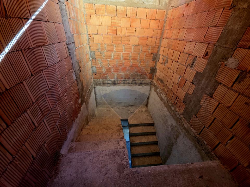 Casă / Vilă cu 5 camere de vânzare