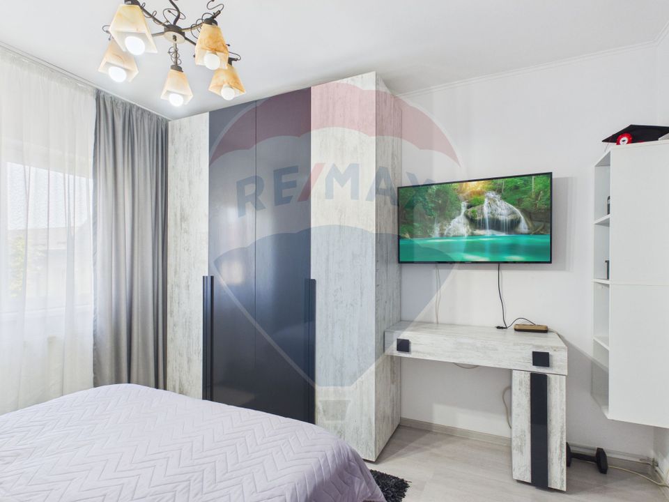 Apartament 4 camere de vanzare – complet renovat, mobilat și utilat