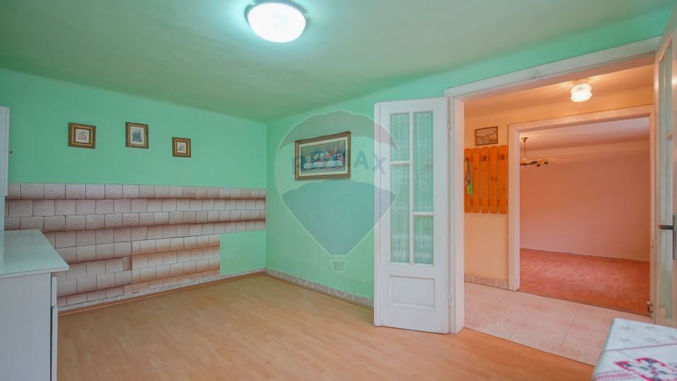 Casa individuala cu doua corpuri, teren 1000mp
