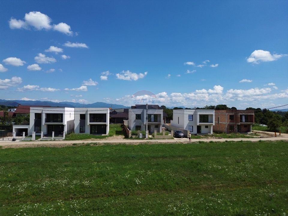 Casă moderne cu 4 camere de vânzare in SASAR / 5 ari teren / utilitati