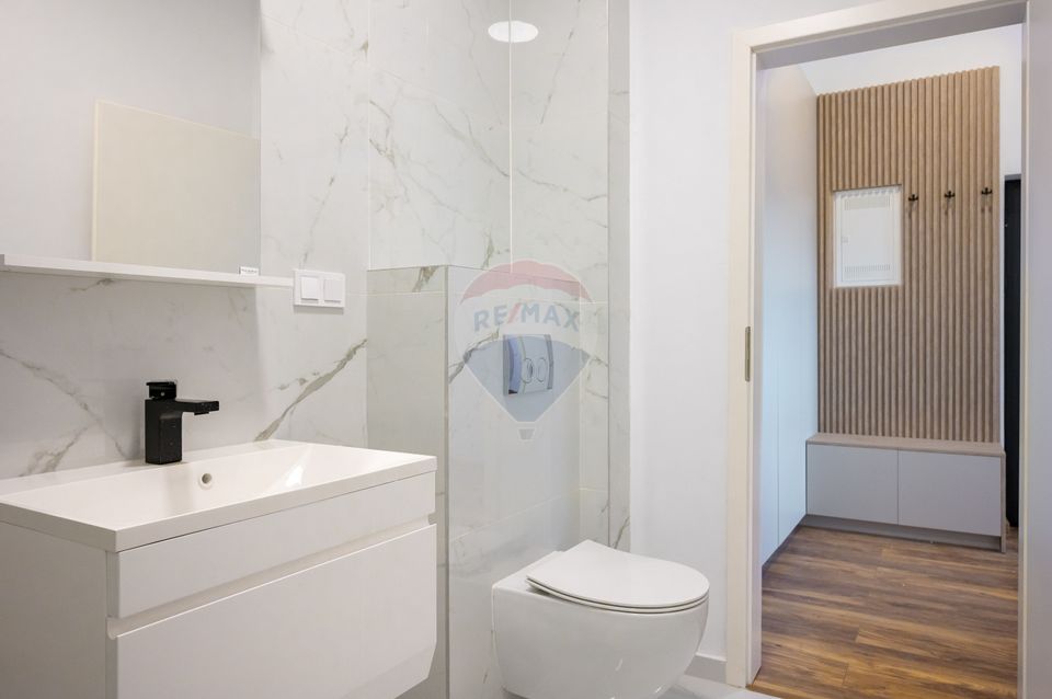 Garsonieră nouă, prima închiriere, priveliște deosebită și parcare!