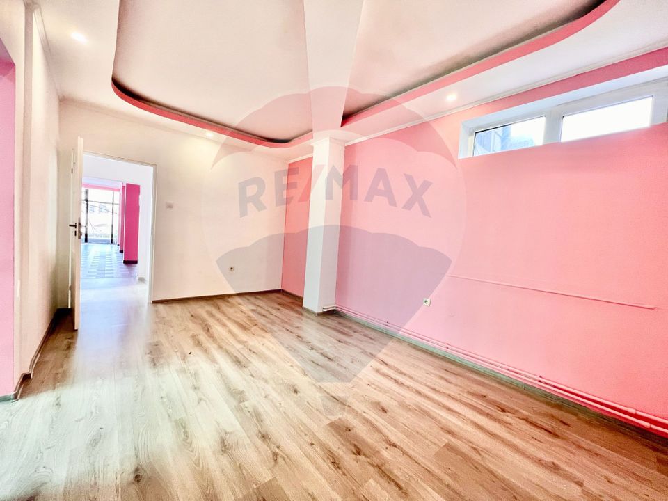 175sq.m Commercial Space for rent, Decebal area