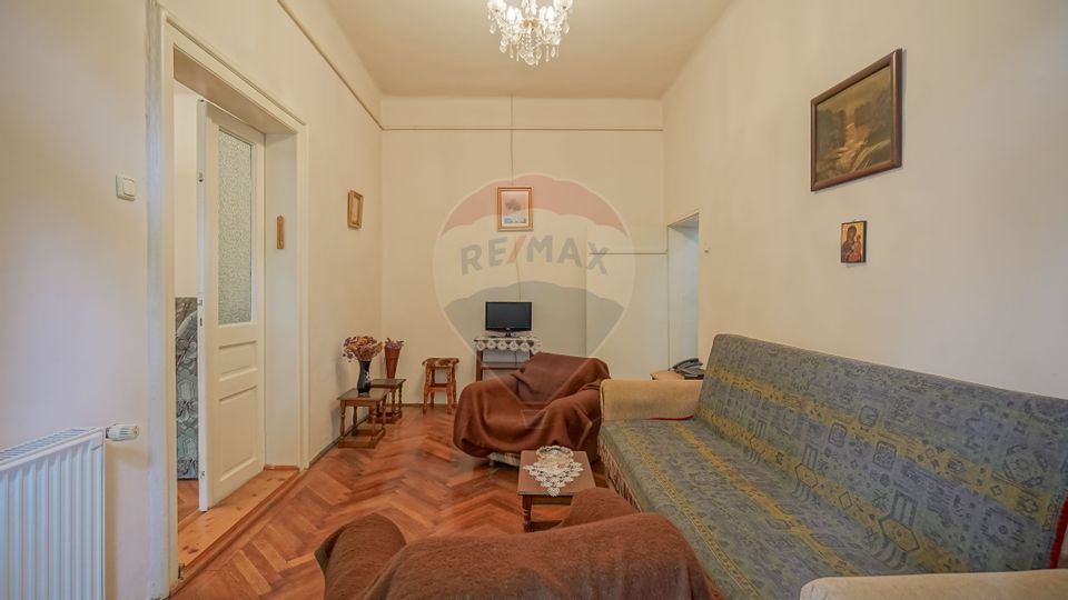 8 room House / Villa for sale, Brasovul Vechi area