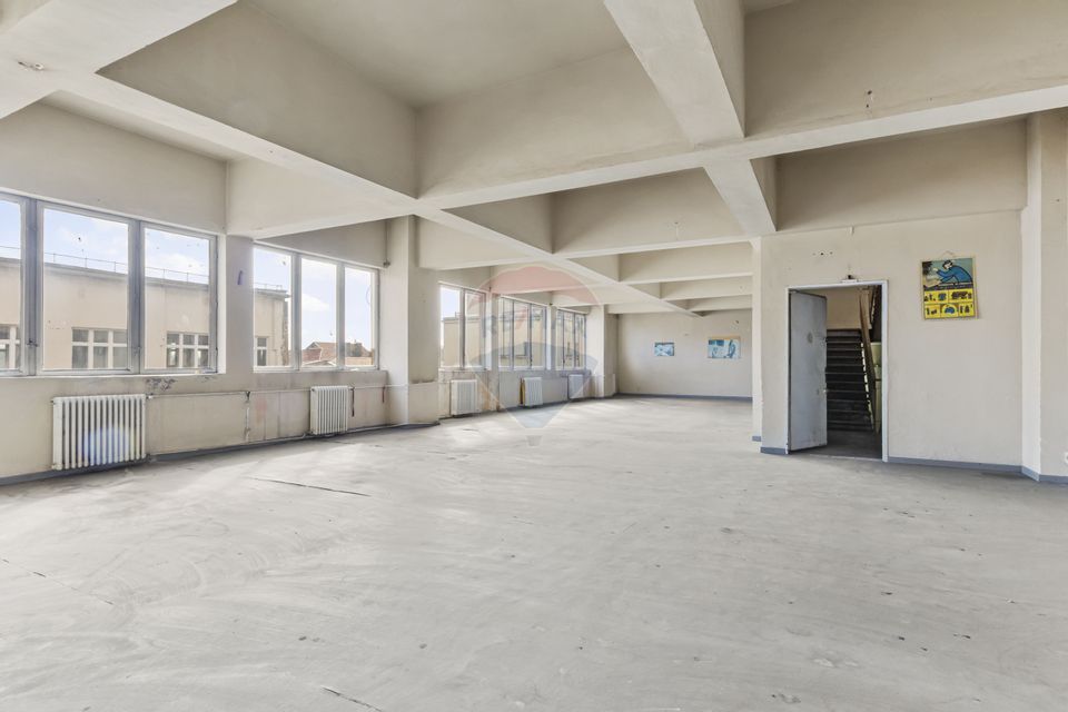 Cladire unica cu destinatii multiple de vanzare Ultracentral Arad