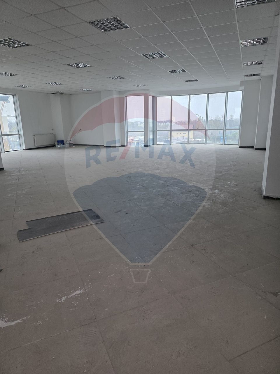 Vanzar spatii comerciale + birouri DN1 Otopeni stradal 2246 mp