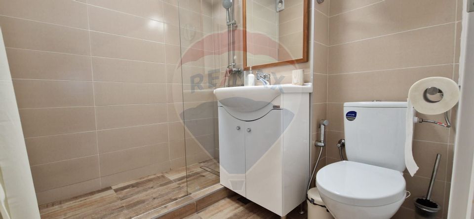 Apartament cu 2 camere de închiriat în zona Capitol