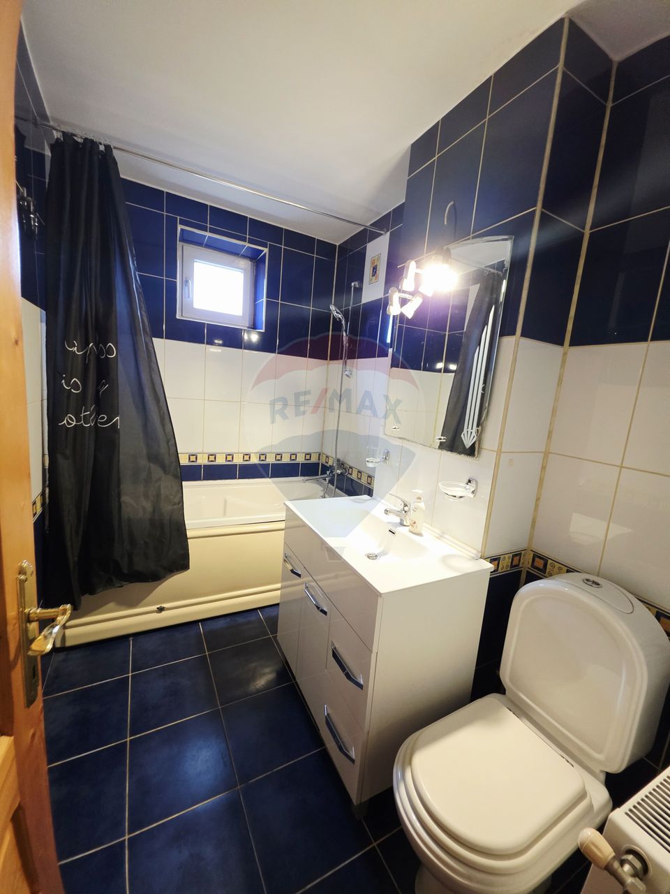 Apartament cu 4 camere de vânzare în zona Calea Romanului