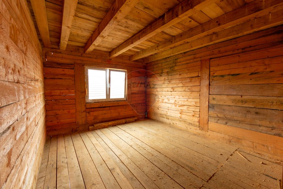 Duplex spațios – oportunitate pentru dezvoltatori sau două familii