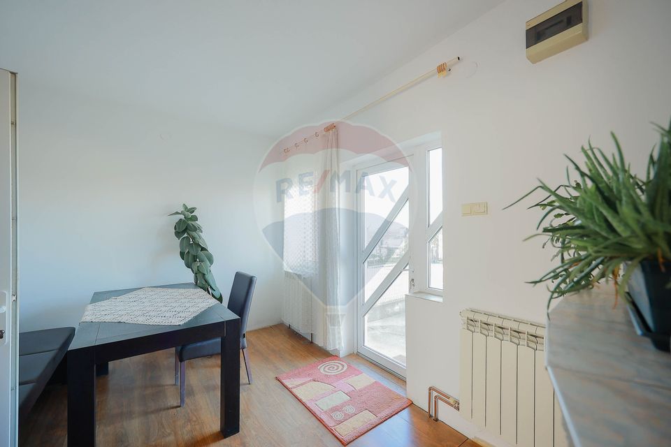 Duplex cu 5 camere și 506 mp teren de vânzare, str. Nufărului