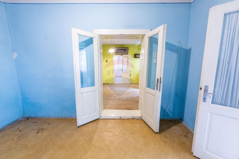Două Case, O Singură Oportunitate – Viață Liniștită la Țară