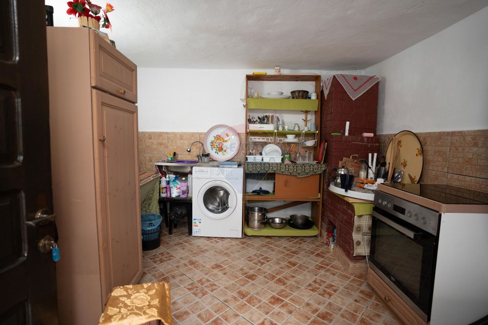 Vânzare pensiune renovată 2025 – 6 camere, Corbșori (Poenari)