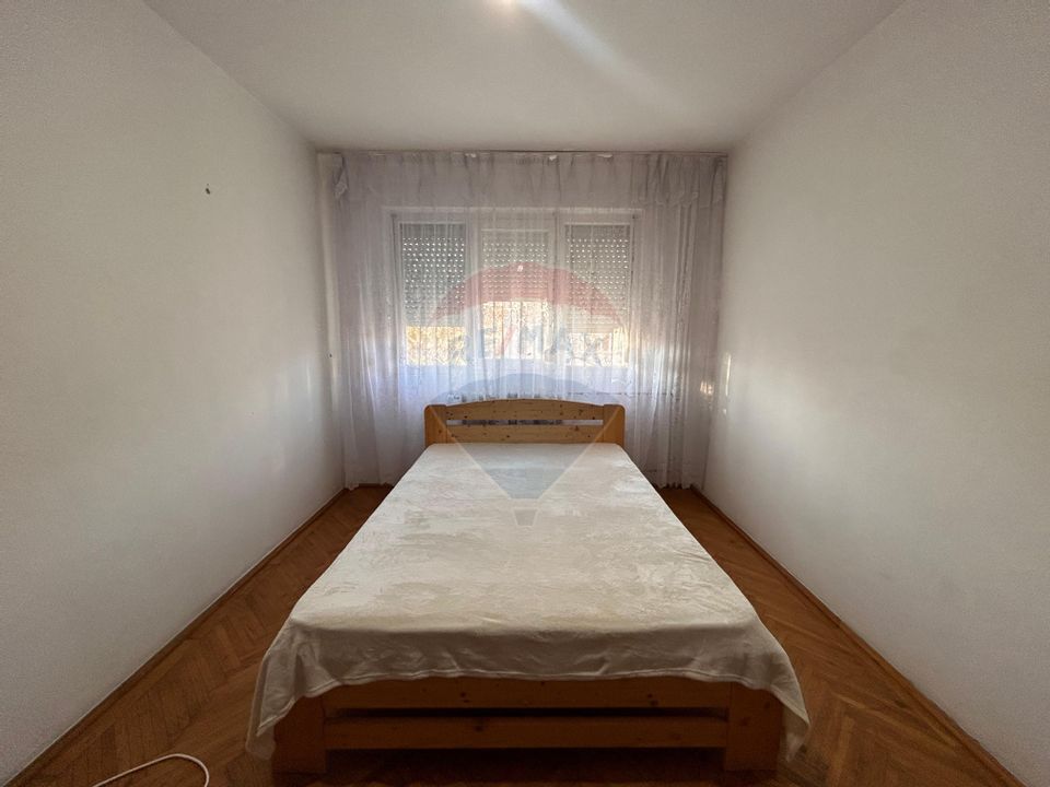 Apartament cu 3 camere de închiriat în zona Valea Rosie