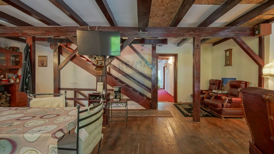 Vila cu potential turistic in Predeal privelisti si liniste montana