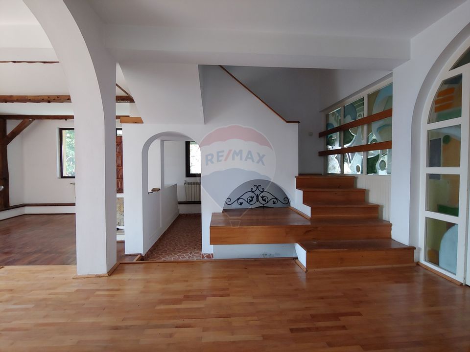 8 room House / Villa for sale