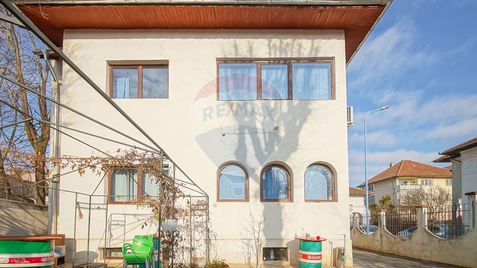 11 room House / Villa for rent, Tractorul area