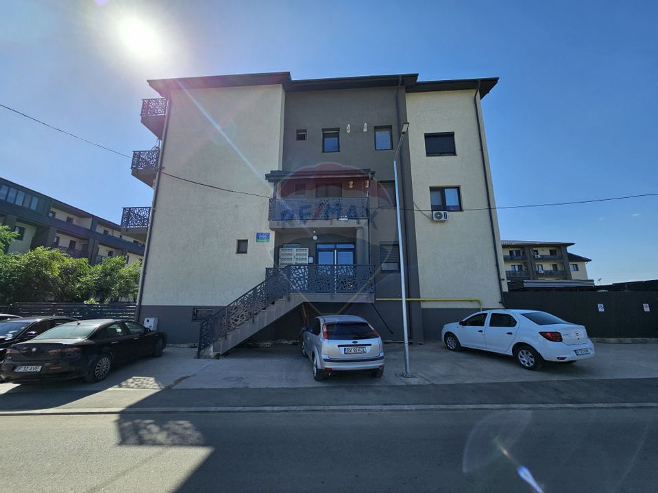 Apartament 4 camere 115.7 mp cu terasa , loc parcare si boxa demisol