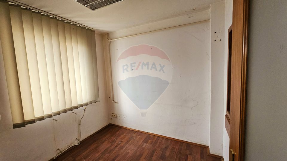 80sq.m Commercial Space for sale, Maratei area
