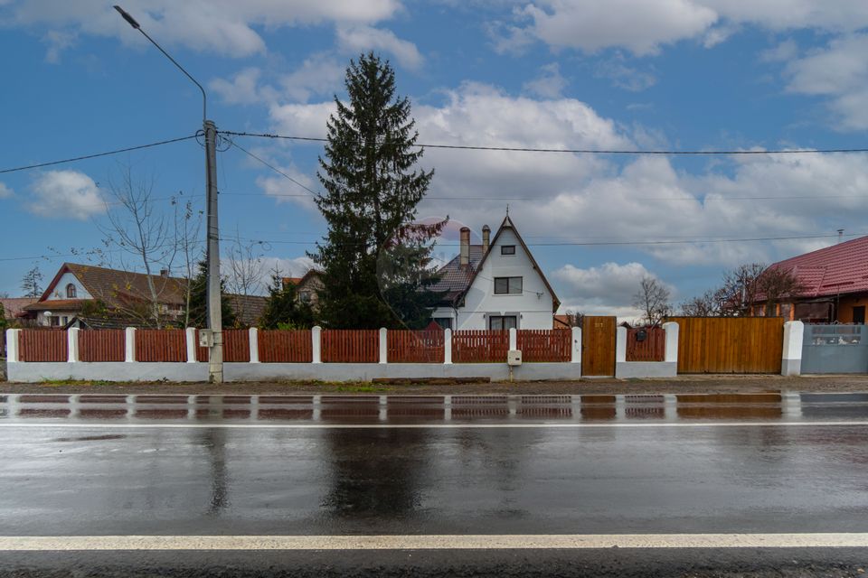 Vila cu 8 camere, 7150 mp teren intravilan I OZUN, COVASNA| COMISION 0