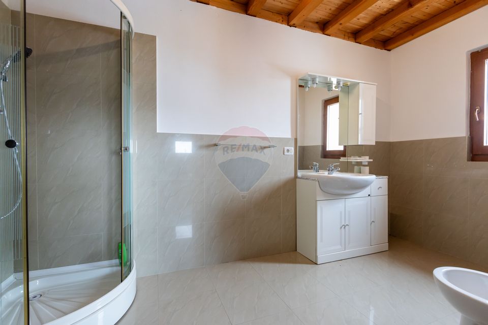 8 room House / Villa for sale