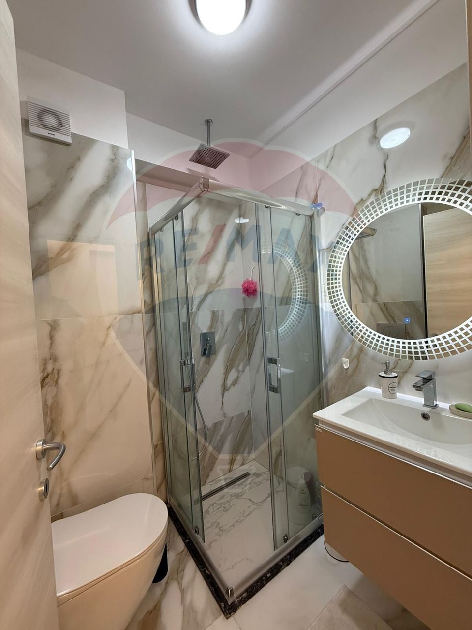 Apartament 2 camere de vanzare White Titanic +loc de parcare