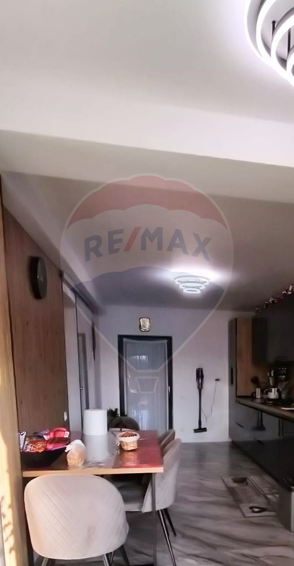 Casă / Vilă cu 5 camere - la 2 minute de Complex Cosmopolis