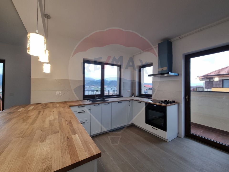 Penthouse 3 camere și loc de parcare, de închiriat, Cristian(REZERVAT)