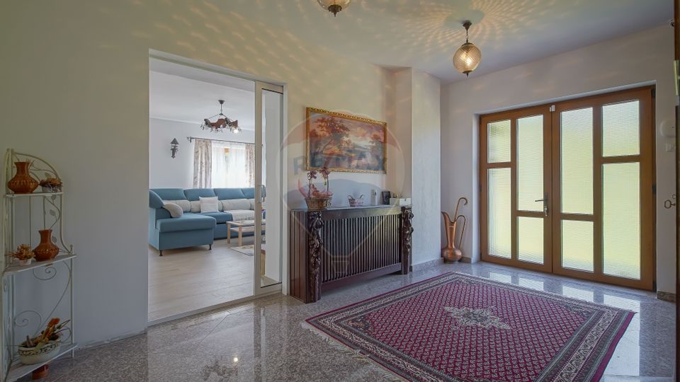 Vilă în zona Glăjărie, 10 camere, Sp + E + M, teren 2789 mp