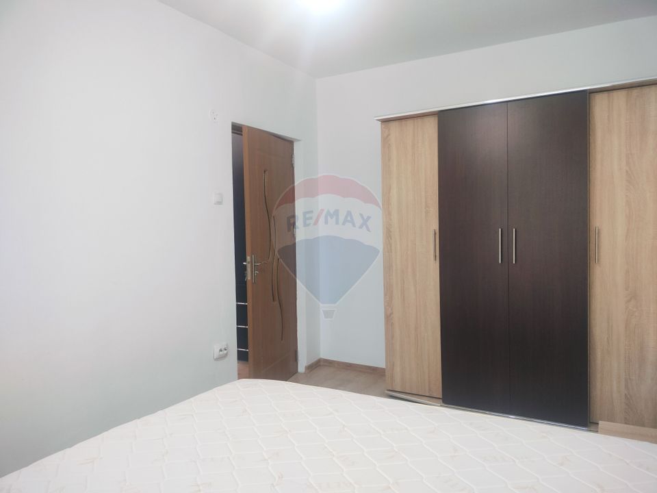 Apartament cu trei camere în zona Vitrometan- de inchiriat