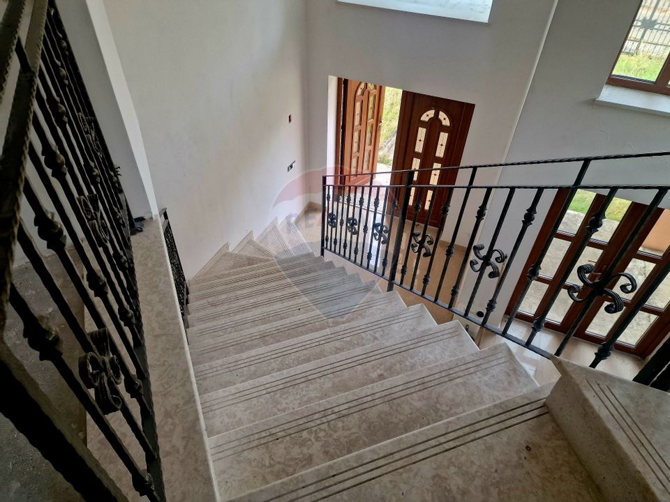 5 room House / Villa for sale, Darmanesti area