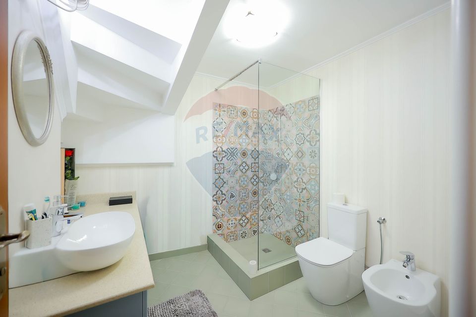 Casă de vânzare cu 4 camere în cartierul Beverly Hills, Sânmartin