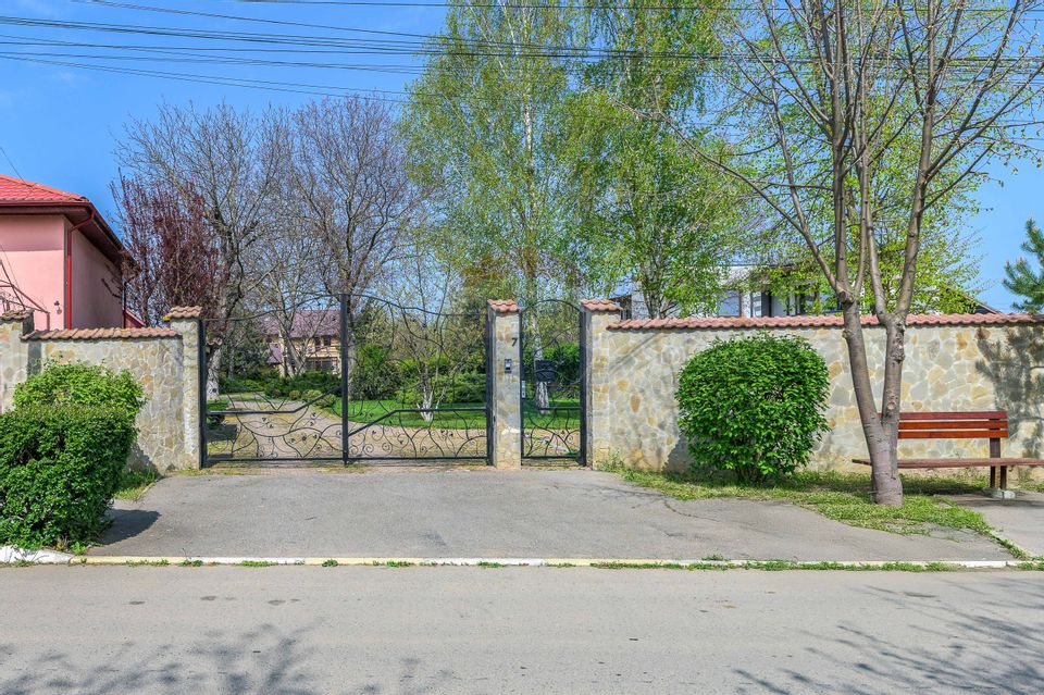 Oferta de sarbatori, discount 10% - Vilă cu parc, piscină și foișor