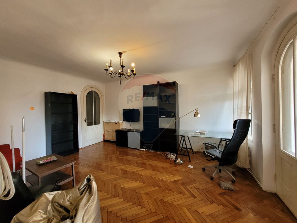 Apartament cu 2 camere de închiriat în zona Universitate