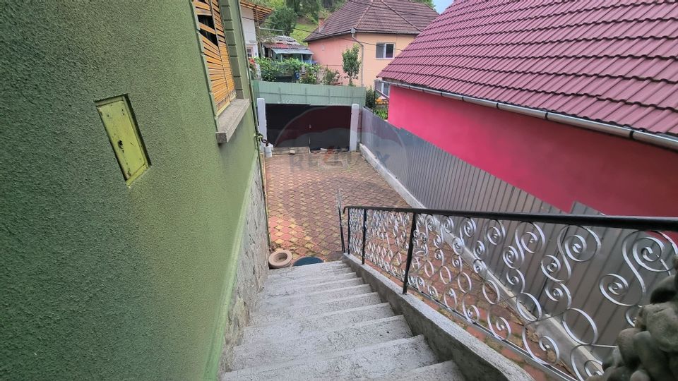 6 room House / Villa for sale, Est area