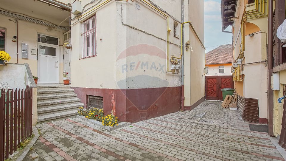 Apartament confortabil, 2 camere de închiriat, locație centrală