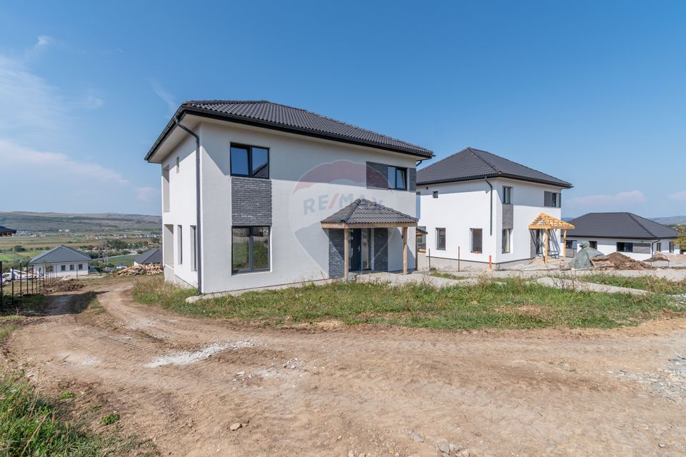 4 room House / Villa for sale