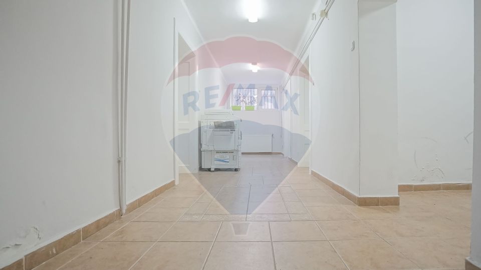 98sq.m Commercial Space for rent, Centrul Civic area